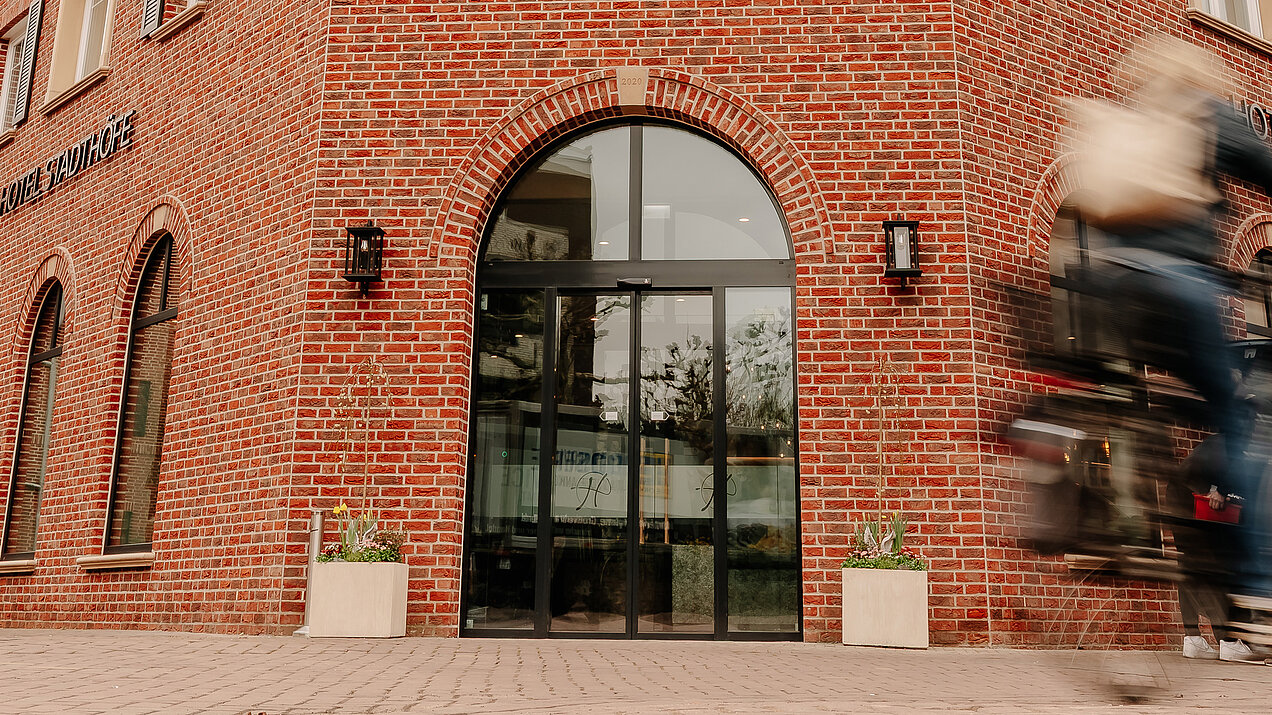 Außenansicht – Hotel Stadthöfe Rhede Außenansicht des Hotels Stadthöfe Rhede mit rotem Backstein