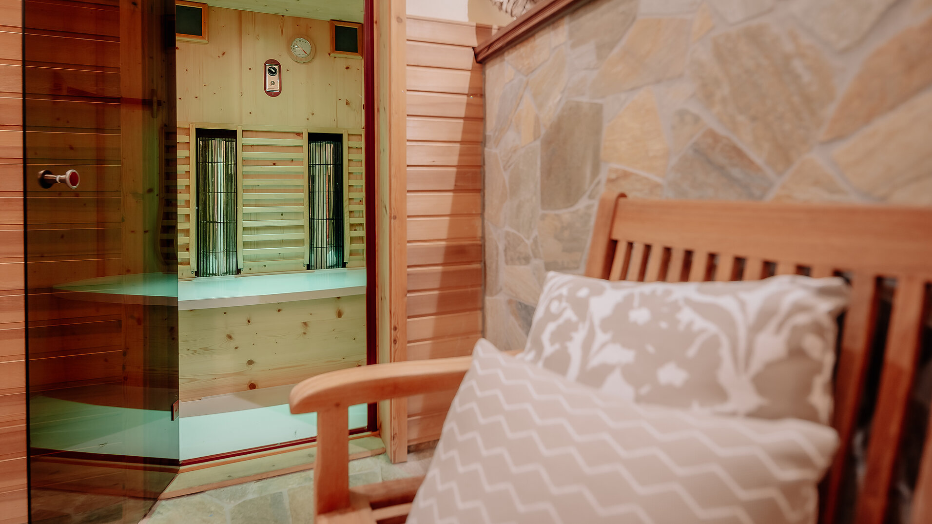 Infrarotkabine im Wellnessbereich des INSIDE Hotel Nordhorn Infrarotkabine im Wellnessbereich des INSIDE Hotel Nordhorn