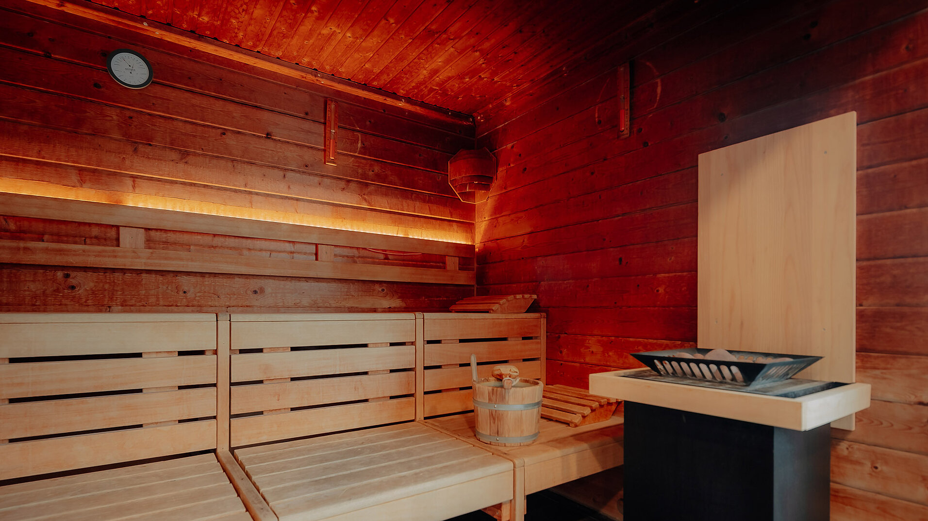 Finnische Sauna – LOOKEN INN Innenansicht der finnischen Sauna im LOOKEN INN